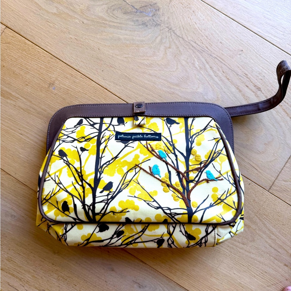 Petunia Pickle Bottom Diaper bag clutch. Includes changing pad. Never used.